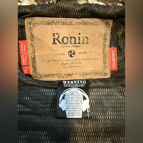 Men’s Burton Ronin 2L Snake Skin Print Snowboard Ski Jacket Size Medium - Picture 9 of 11